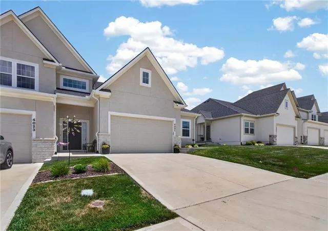 3rd image of 4021 Ne Sagamore Dr #D, Lee's Summit, MO 64064 | MLS# 2624639