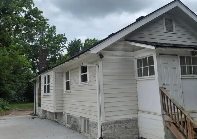 2nd image of 714 E 54th Ter, Kansas City, MO 64110 | MLS# 2624644