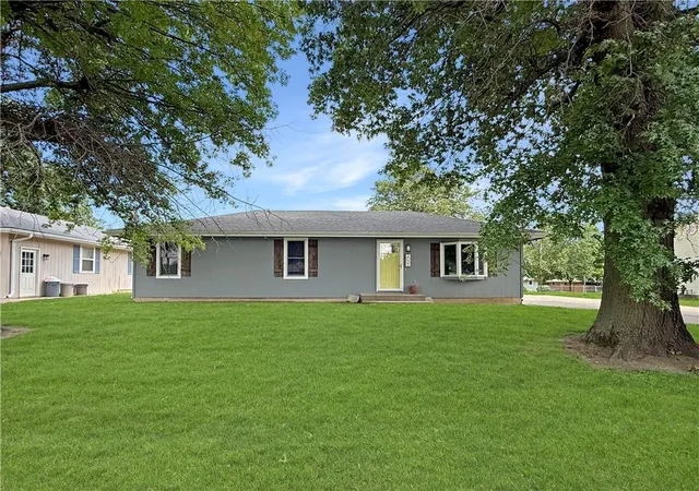 Homes for sale in Higginsville, MO | 2005 Cypress St, Higginsville, MO 64037 | MLS# 2624647