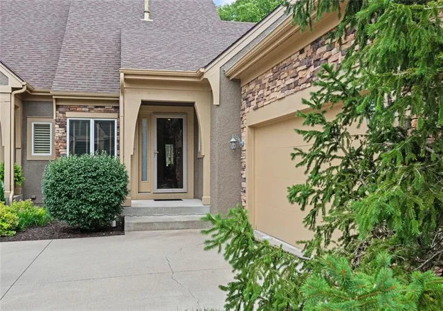 1st image of 14113 S Summit St, Olathe, KS 66062 | MLS# 2624654