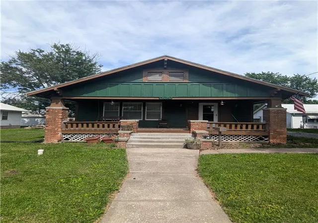 2nd image of 530 N Lyon Ave, Marshall, MO 65340 | MLS# 2624667