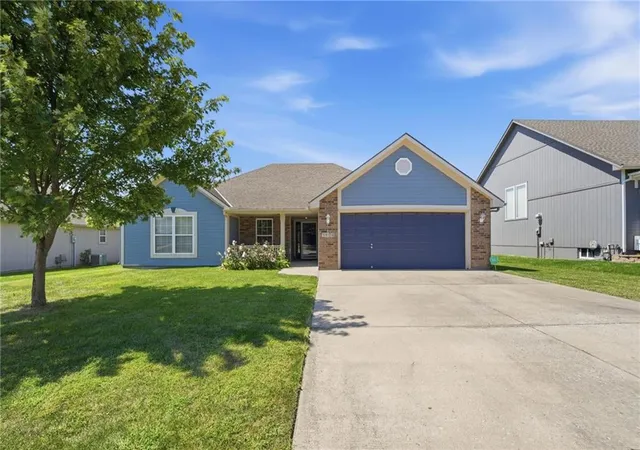 Photo 1 of Sale Pending at 1604 Se Dalton Dr, Lee's Summit, MO 64081 | MLS# 2624674 | Listing updated on 2026-09-02