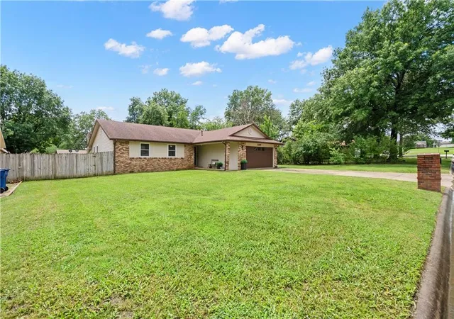 3rd image of 3309 W 2Nd St, Coffeyville, KS 67337 | MLS# 2624679