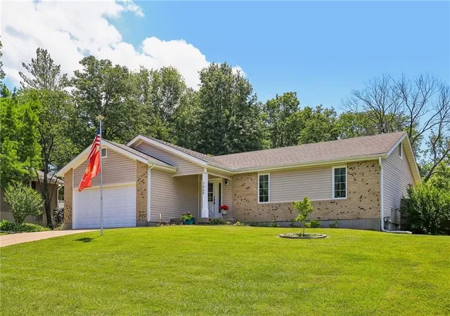 Homes for sale in Warrensburg, MO | 1464 Grandview Dr, Warrensburg, MO 64093 | MLS# 2624693