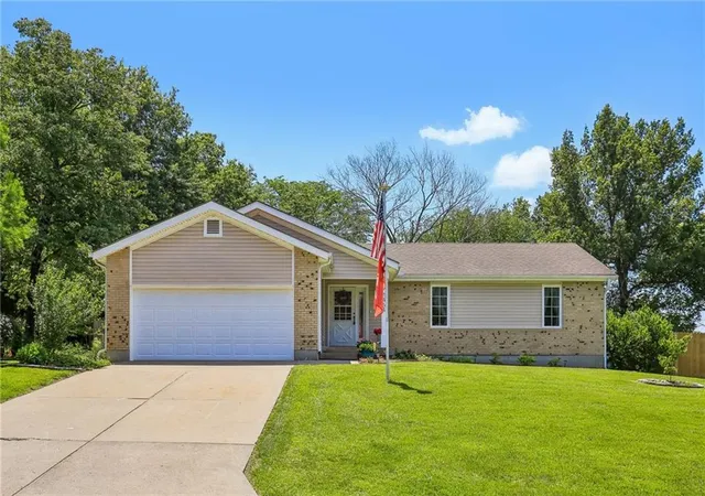 Homes for sale in Warrensburg, MO | 1464 Grandview Dr, Warrensburg, MO 64093 | MLS# 2624693