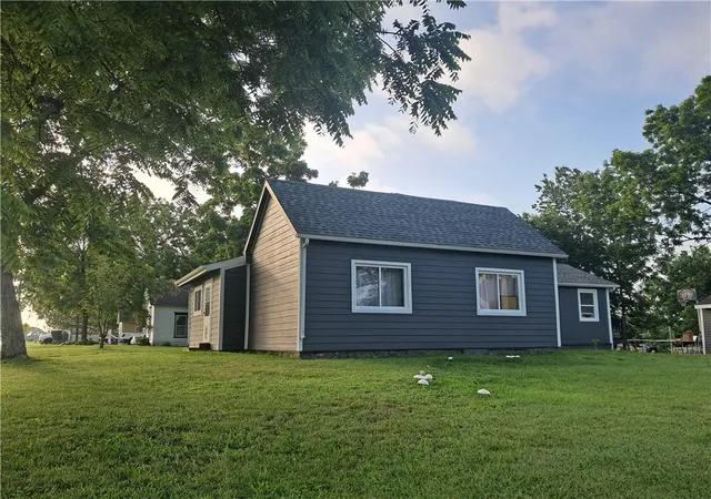 Homes for sale in Mc Louth, KS | 309 W Lake St, Mc Louth, KS 66054 | MLS# 2624694