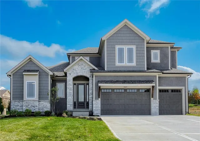 Photo 1 of Sale Pending at 11503 S Roundtree St, Olathe, KS 66061 | MLS# 2624700 | Listing updated on 2026-06-10