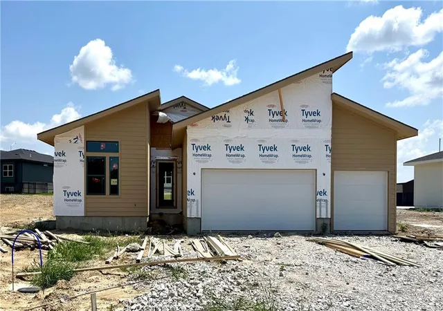 Photo 1 of Single family home for sale at 8413 Nw 90th Terrace, Kansas City, MO 64153 | MLS# 2624710 | Listing updated on 2026-08-04