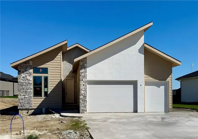 Photo 1 of Single family home for sale at 8413 Nw 90th Terrace, Kansas City, MO 64153 | MLS# 2624710 | Listing updated on 2026-10-02