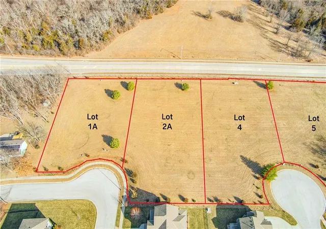 2nd image of 1700 Ne Bluff St, Lees Summit, MO 64086 | MLS# 2624727