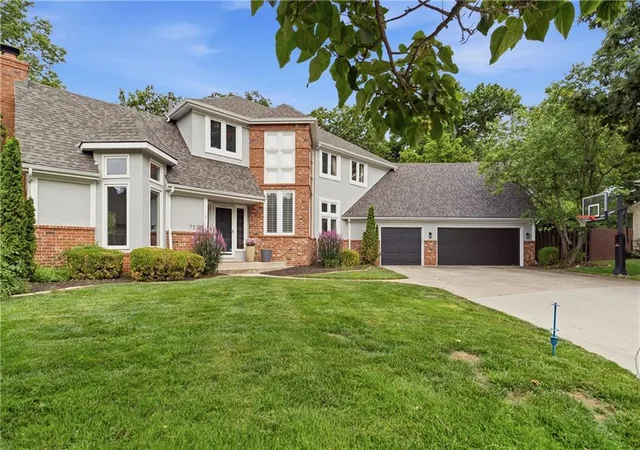 Homes for sale in Prairie Village, KS | 7505 El Monte Cir, Prairie Village, KS 66208 | MLS# 2624743