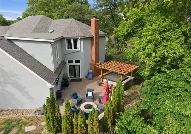 Photo 2 of Mansion for sale at 7505 El Monte Cir, Prairie Village, KS 66208 | MLS# 2624743 | Listing updated on 2026-10-02