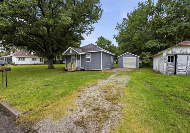 2nd image of 914 N 11th St, Neodesha, KS 66757 | MLS# 2624745