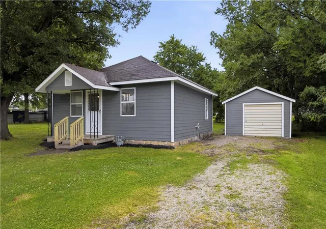3rd image of 914 N 11Th St, Neodesha, KS 66757 | MLS# 2624745