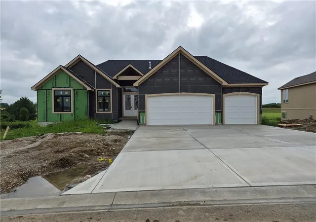 image of 4410 Tee Box Dr, Basehor, KS 66007 | MLS# 2624762