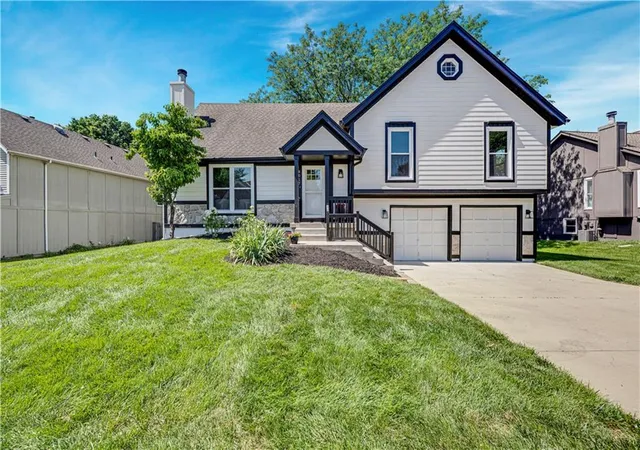 1st image of 8017 W 149th St, Overland Park, KS 66223 | MLS# 2624768