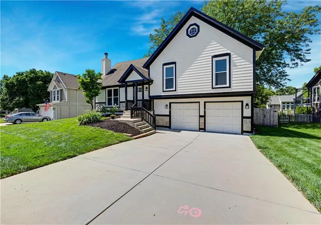2nd image of 8017 W 149th St, Overland Park, KS 66223 | MLS# 2624768