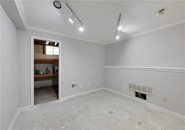 34th image of 8017 W 149th St, Overland Park, KS 66223 | MLS# 2624768