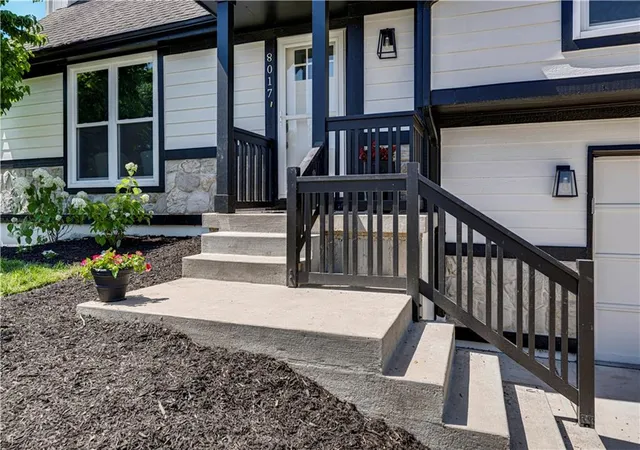 4th image of 8017 W 149Th St, Overland Park, KS 66223 | MLS# 2624768