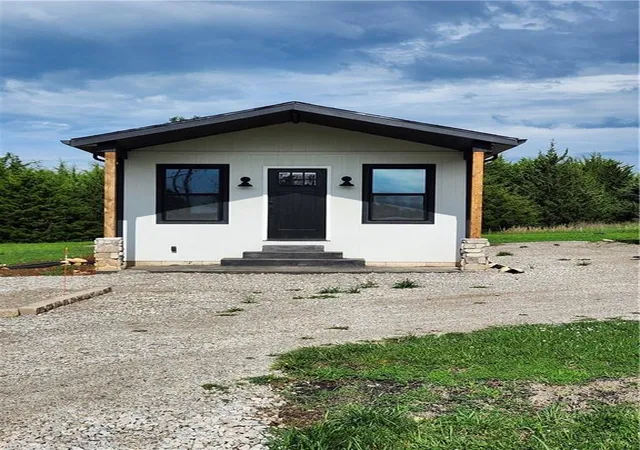 Homes for sale in Linn Valley, KS | 42 Rose Marie Dr, Linn Valley, KS 66040 | MLS# 2624784