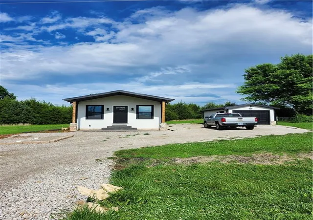 Homes for sale in Linn Valley, KS | 42 Rose Marie Dr, Linn Valley, KS 66040 | MLS# 2624784