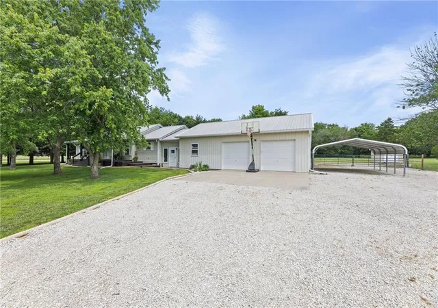 5th image of 310 W Elm St, Blue Mound, KS 66010 | MLS# 2624798
