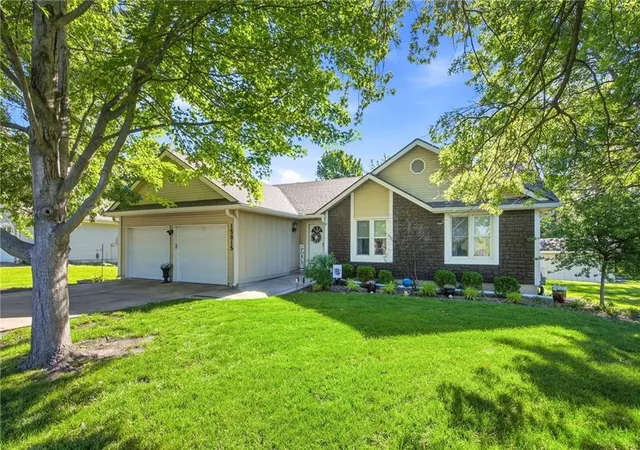 2nd image of 15015 Broadmoor St, Overland Park, KS 66223 | MLS# 2624821