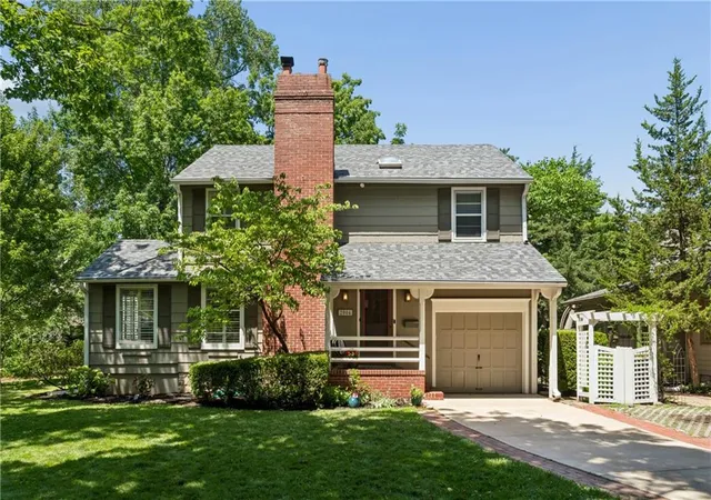 2nd image of 2004 W 50th St, Westwood Hills, KS 66205 | MLS# 2624829