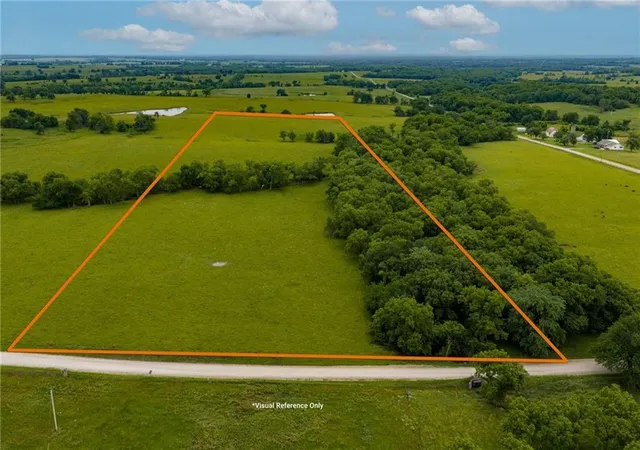 Homes for sale in Baldwin City, KS | 913 N 100 Rd, Baldwin City, KS 66006 | MLS# 2624832