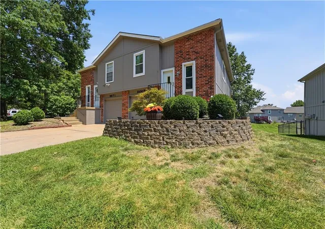 Photo 2 of Condo for sale at 8669 N Hull Ave, Kansas City, MO 64154 | MLS# 2624833 | Listing updated on 2026-08-22