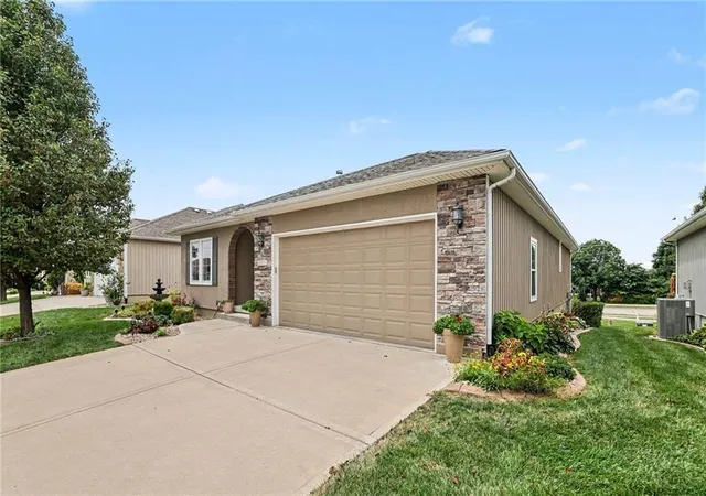 Photo 3 of Sale Pending at 4510 Sw Olympia Dr, Lee's Summit, MO 64082 | MLS# 2624842 | Listing updated on 2026-08-28