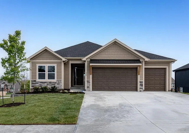 1st image of 15601 Austin Ct, Basehor, KS 66007 | MLS# 2624866
