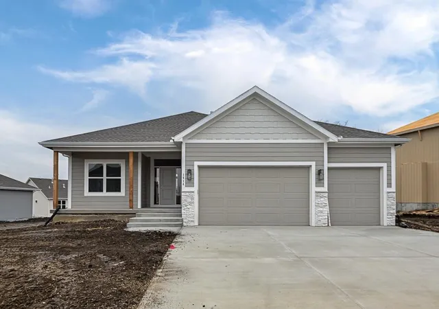 image of 15601 Austin Ct, Basehor, KS 66007 | MLS# 2624866