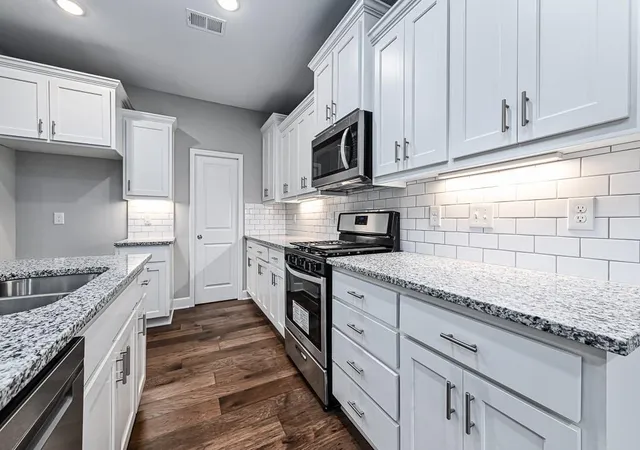 image of 15601 Austin Ct, Basehor, KS 66007 | MLS# 2624866