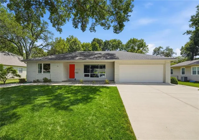 1st image of 6723 W 66th St, Overland Park, KS 66202 | MLS# 2624867