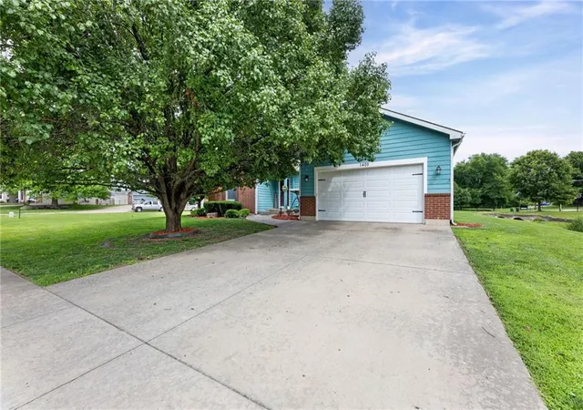 Homes for sale in Ottawa, KS | 1405 Pine Ct, Ottawa, KS 66067 | MLS# 2624878