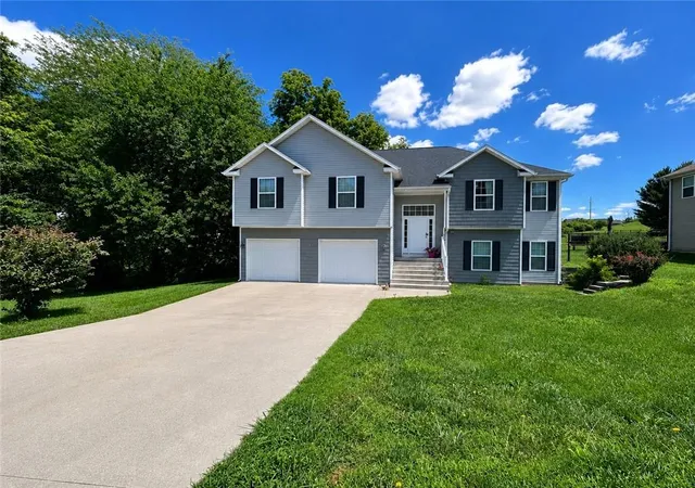 Photo 3 of Single family home for sale at 4707 Brookstone Dr, St Joseph, MO 64507 | MLS# 2624884 | Listing updated on 2026-09-15