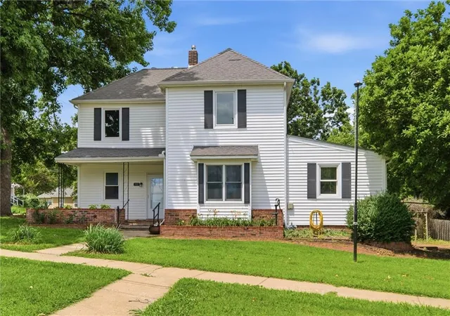 1st image of 301 Allcutt Ave, Bonner Springs, KS 66012 | MLS# 2624886
