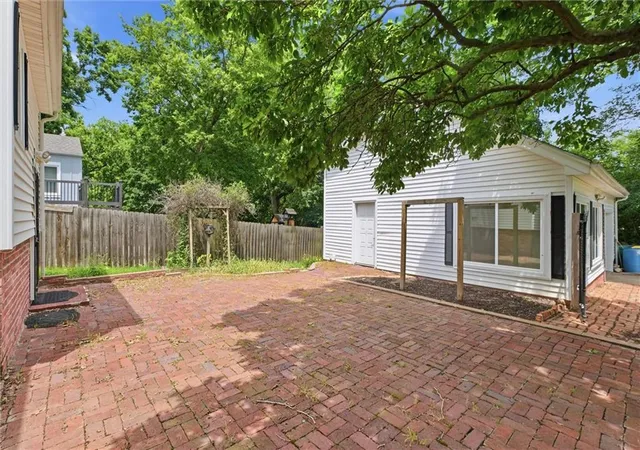 4th image of 301 Allcutt Ave, Bonner Springs, KS 66012 | MLS# 2624886