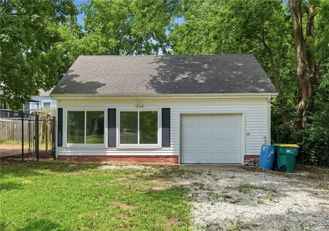5th image of 301 Allcutt Ave, Bonner Springs, KS 66012 | MLS# 2624886