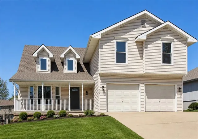 Homes for sale in Liberty, MO | 724 N Plum Rose Dr, Liberty, MO 64068 | MLS# 2624895