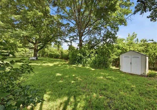 Homes for sale in Lansing, KS | 107 Willow Dr, Lansing, KS 66043 | MLS# 2624911