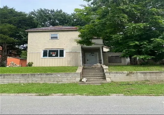 Photo 1 of Multi family home for sale at 815 N 13th Street, Saint Joseph, MO 64501 | MLS# 2624913 | Listing updated on 2026-08-14