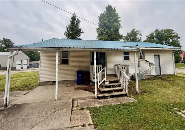 Photo 3 of Single family home for sale at 220 N 22nd Street, Unionville, MO 63565 | MLS# 2624915 | Listing updated on 2026-06-17