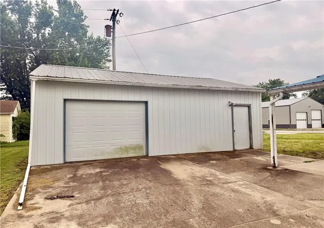Photo 4 of Single family home for sale at 220 N 22nd Street, Unionville, MO 63565 | MLS# 2624915 | Listing updated on 2026-06-17