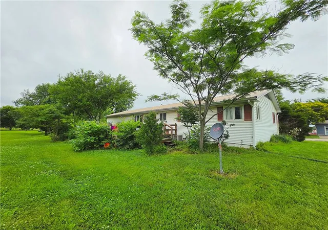 Homes for sale in Garnett, KS | 218 Warren Ave, Garnett, KS 66032 | MLS# 2624925