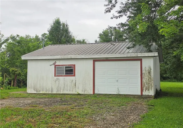Homes for sale in Garnett, KS | 218 Warren Ave, Garnett, KS 66032 | MLS# 2624925