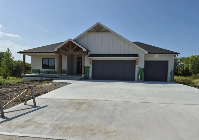 Photo 1 of Single family home for sale at 4374 Tee Box Dr, Basehor, KS 66007 | MLS# 2624930 | Listing updated on 2026-10-04