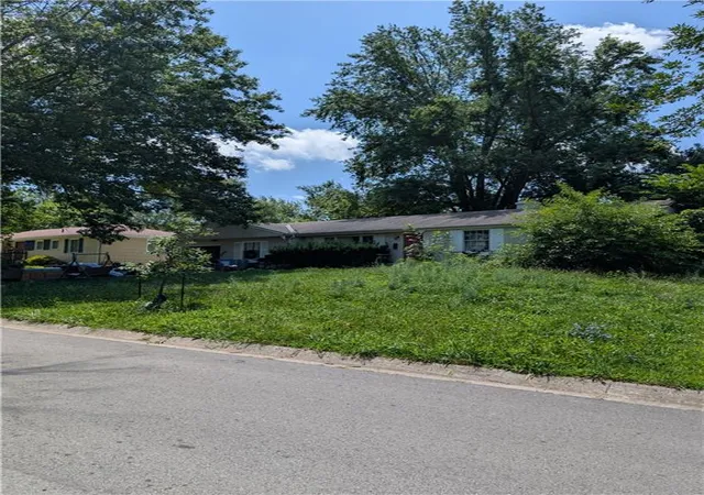 Homes for sale in Kansas City, MO | 6901 E 97th St, Kansas City, MO 64134 | MLS# 2624931