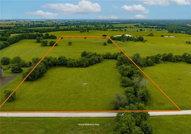 Homes for sale in Baldwin City, KS | 921 N 100th Rd, Baldwin City, KS 66006 | MLS# 2624933